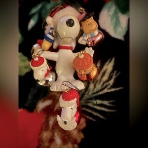 Snoopy/Peanuts Hallmark Keepsake Ornaments Collection (5)